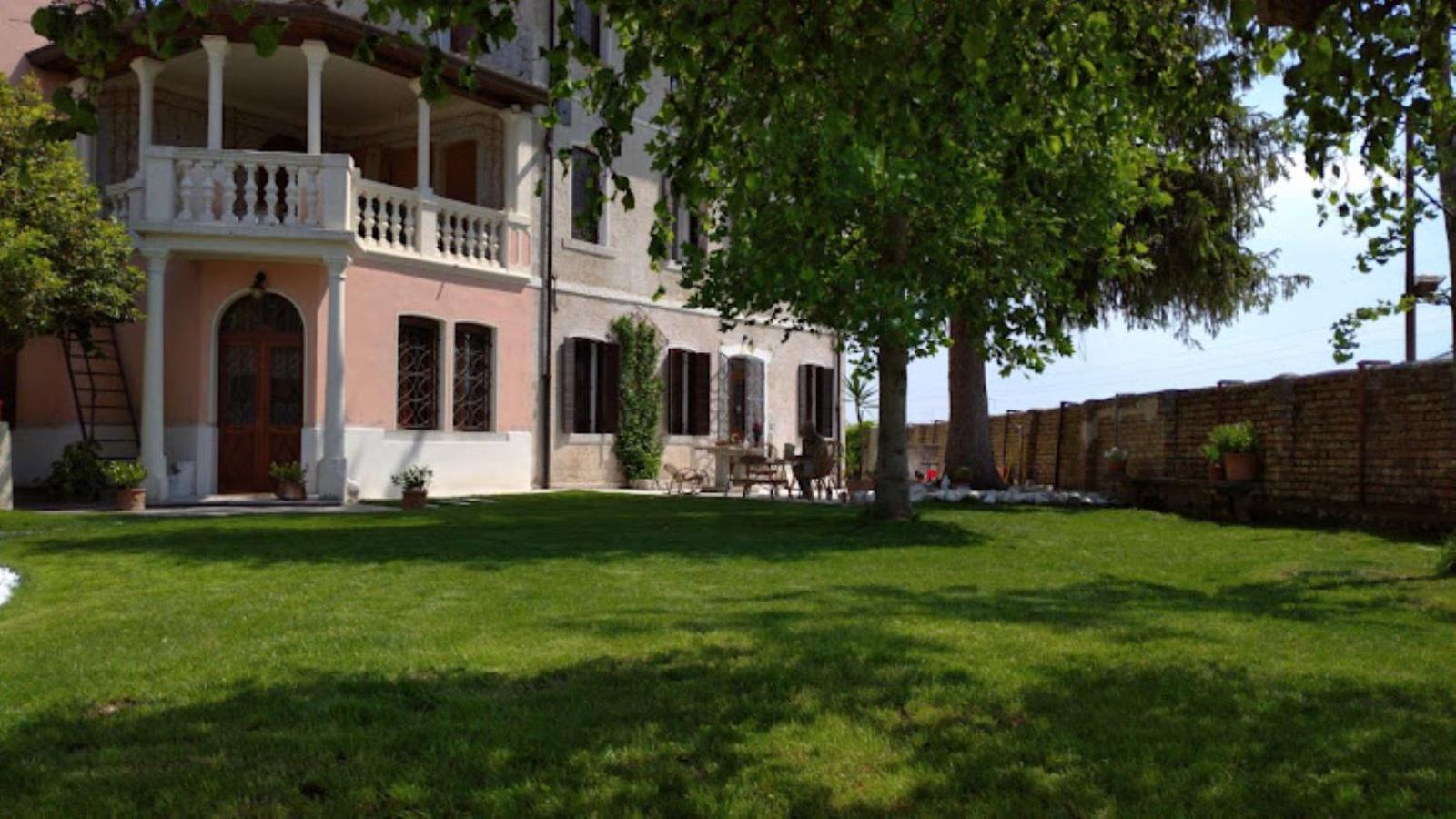 كانيفا B&B Ernestine Family Home المظهر الخارجي الصورة